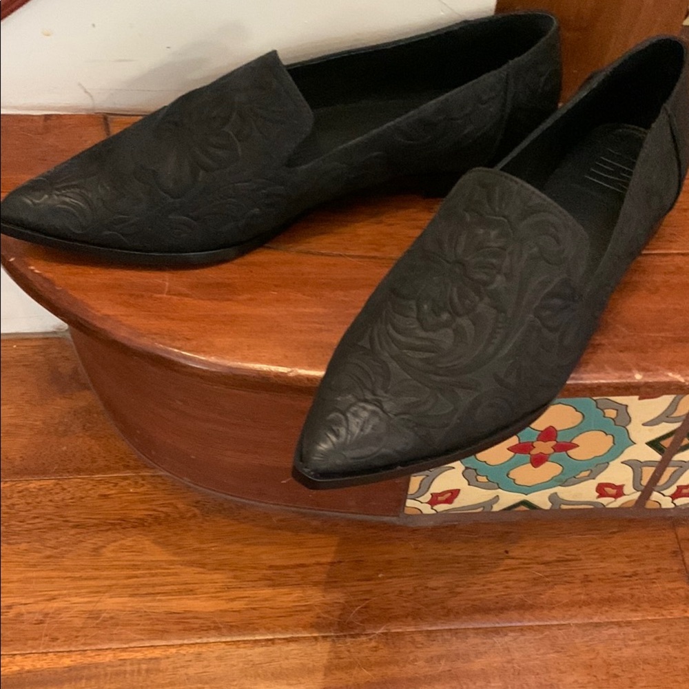 Stunning Frye embellished black suede shoe